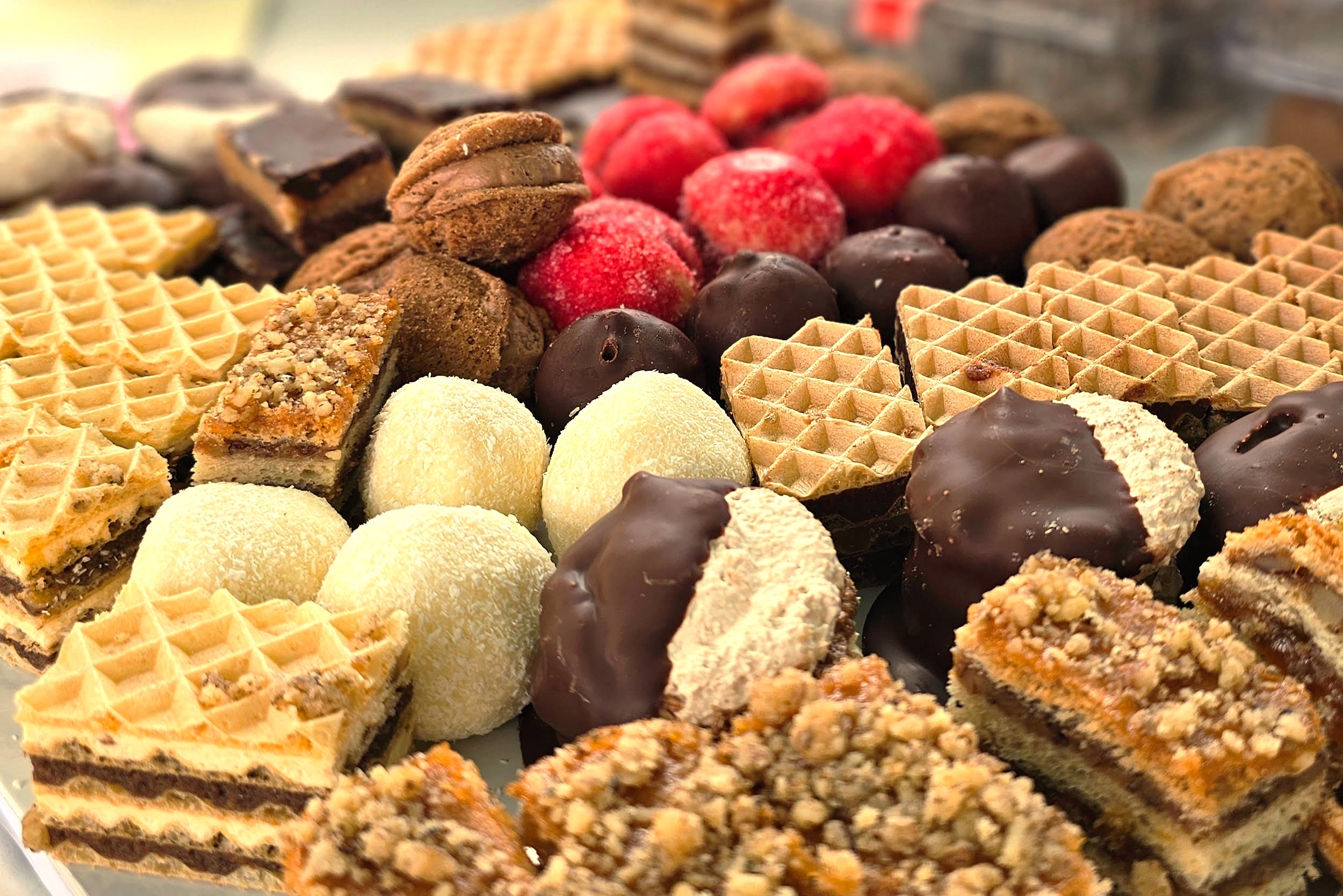 Fantastična ponuda sitnih kolača